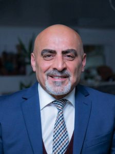 ابنك‭ ‬المراهق‮…‬‭ ‬بين‭ ‬الشاشة‭ ‬والزجاجة‭ ‬-د. فاروق الدباغ